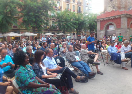 Public debate on remunicipalisation in Catalonia at Plaça de la Vila de Gràcia