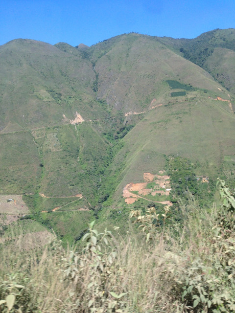 Long windy road connecting Los Andes municipality in Nariño