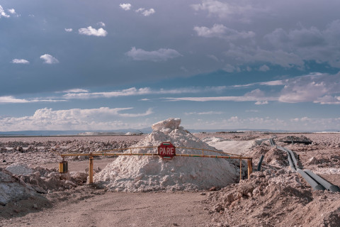 . Roadblock with residual waste from the Albemarle lithium mine, with on the right some tubes pumping 'brine' underground to the evaporation ponds