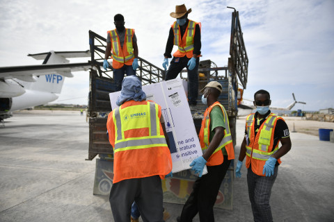 Airport ground crew load part of the first consignment of COVID-19 vaccines for Somalia onto a waiting truck at the Aden Abdulle International Airport in Mogadishu, on 15 March 2021. 