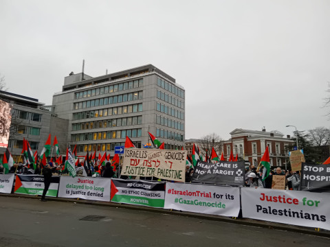 Crowd gathered for hearing in Den Haag