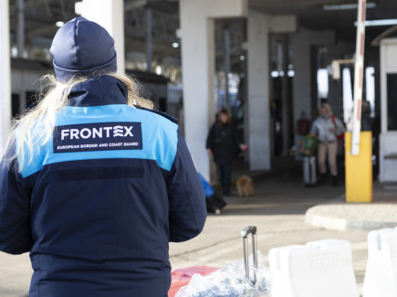Frontex officer at the Ukraine – Romania border in March 2022