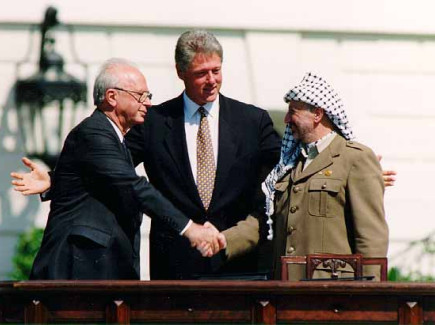 Bill_Clinton,_Yitzhak_Rabin,_Yasser_Arafat_at_the_White_House_1993