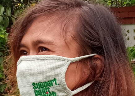 Zarli Aye Kyaw wearing a Support Don't Punish mask